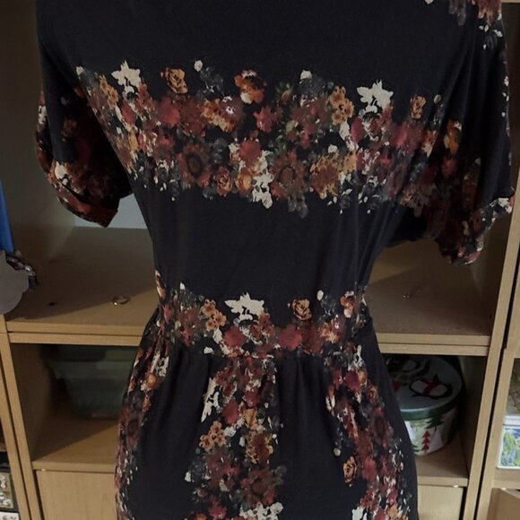 Forever 21 Women’s Floral Blouse, Size M - Picture 4 of 5